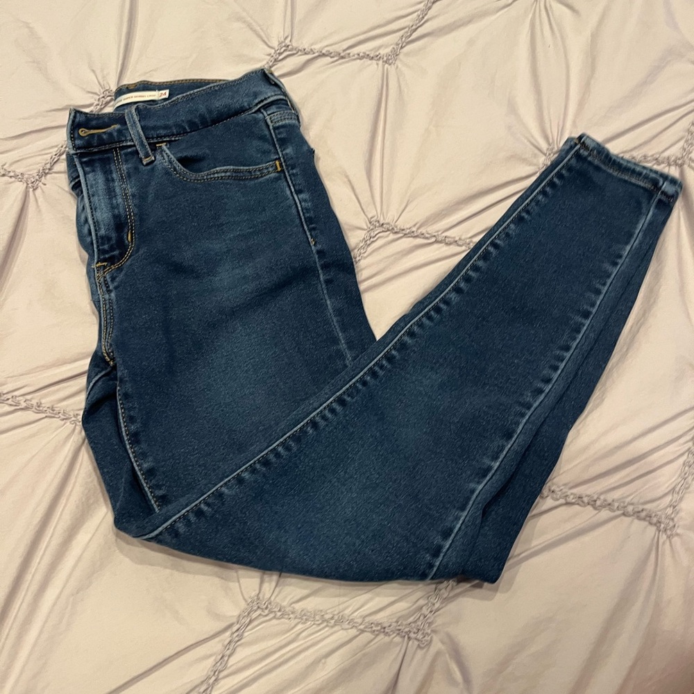 Levi’s Women's high rise Jeans size 24